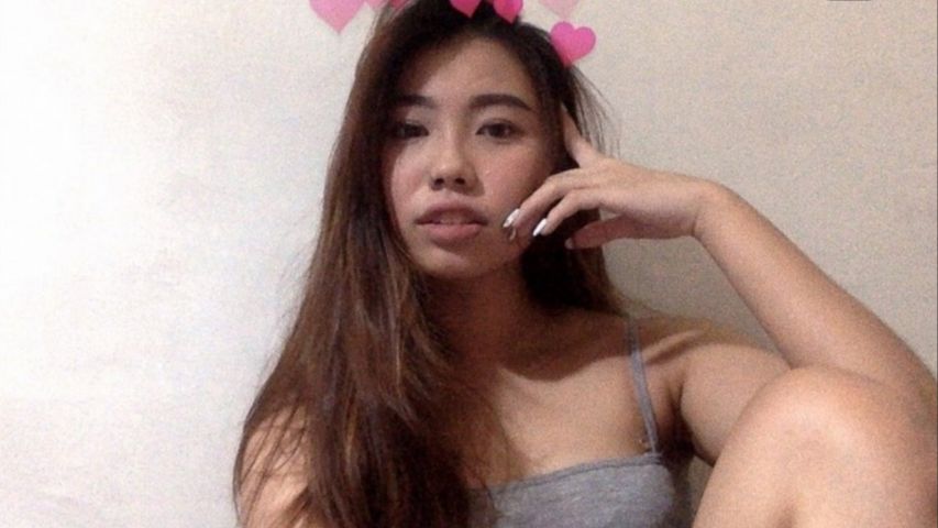 Hindi Alintana ang Regla Para Makapagdukit si Ella